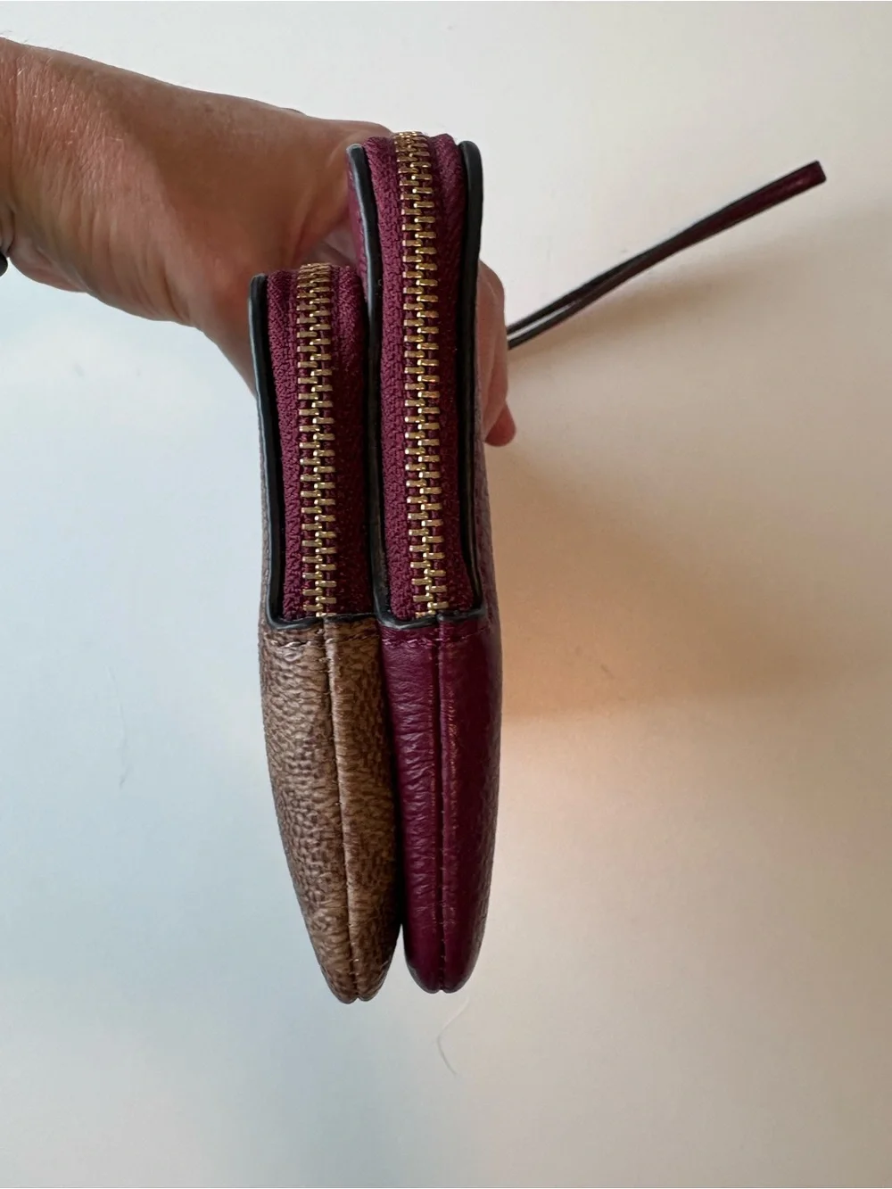 Coach corner zip